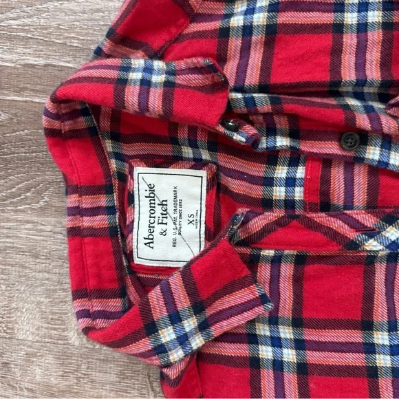 Abercrombie & Fitch Red and Blue Plaid Cropped Shirt - Picture 3 of 3